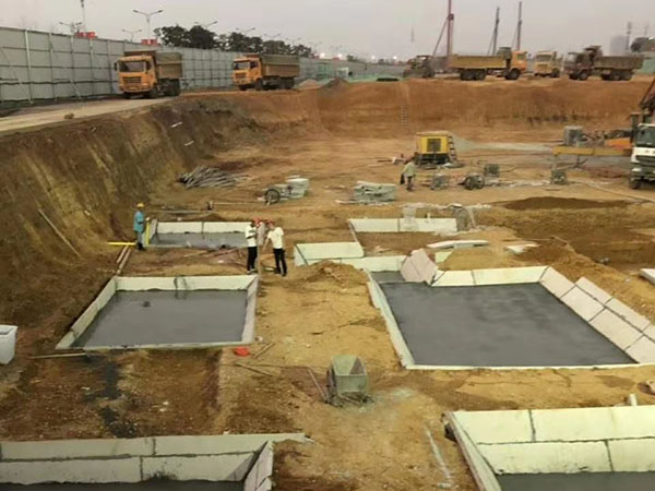 輕質(zhì)隔墻板批發(fā)，輕質(zhì)隔墻板廠家，水泥輕質(zhì)隔墻板批發(fā)